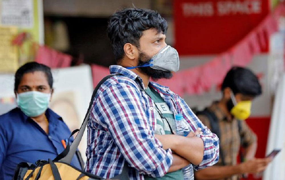 कोरोनाबाट बाबुको मृत्यु, तर छोराले आइसोलेसनको झ्यालबाटै हेरिरहे…