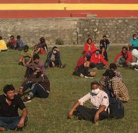 लकडाउन उल्लंघन गर्नेहरु भलिबल कोर्टमा थुनिए