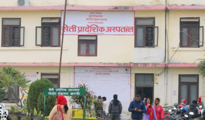 धनगढीका कोरोना संक्रमितसँगै आएका युवा श्रीमती र छोरीसहित अस्पताल पुगे