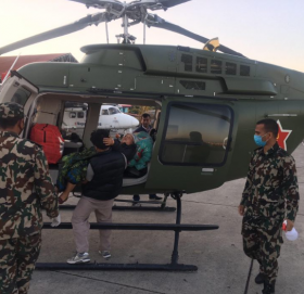 सेनाको हेलिकप्टरमार्फत गर्भवती महिलाको उद्दार