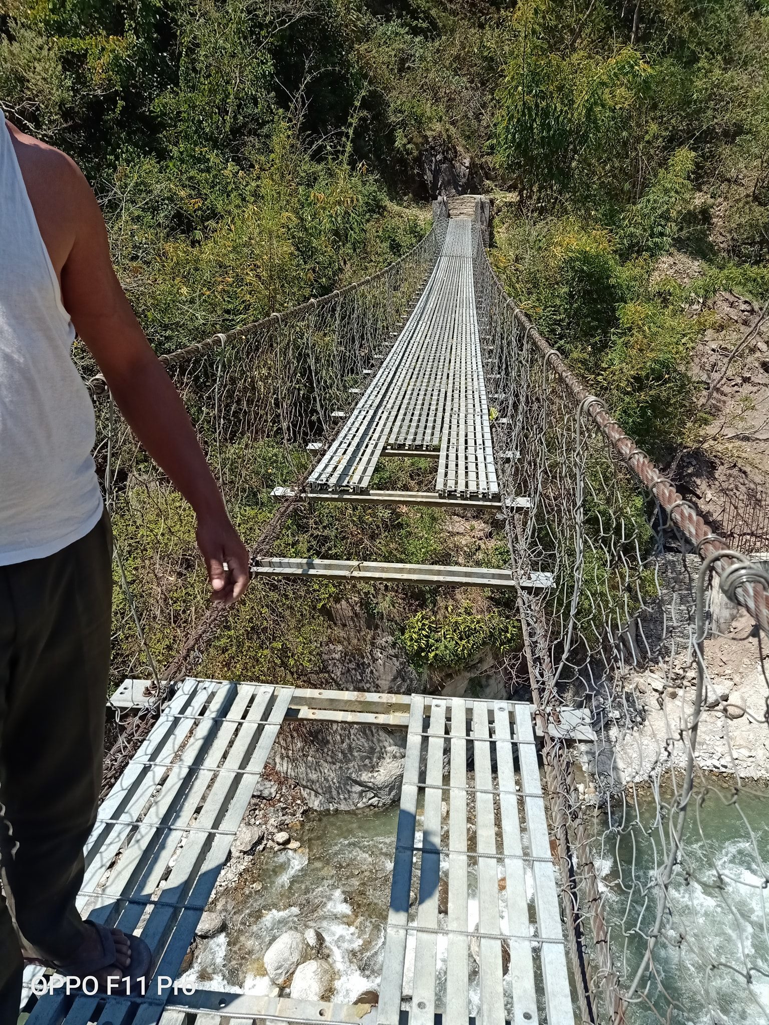 आवतजावत बन्द गर्न अछाम र बाजुरा जोड्ने झुलङ्गे पुल भत्काइयो