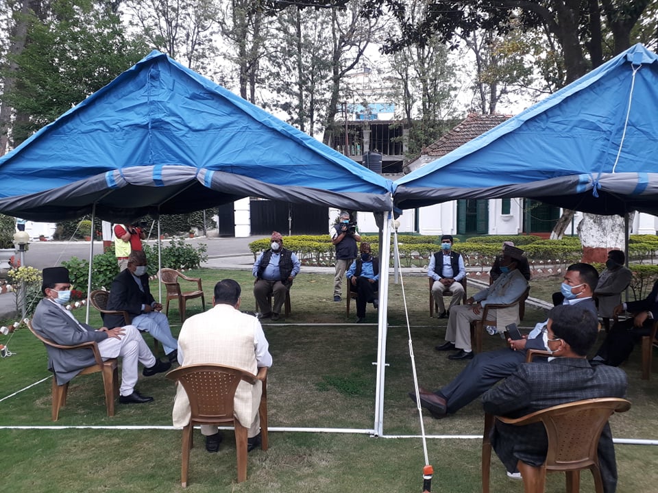 वर्तमान समस्या समाधानका लागि सासद लाल बहादुर थापा सहितकाे टाेलिले मन्त्रि समक्ष