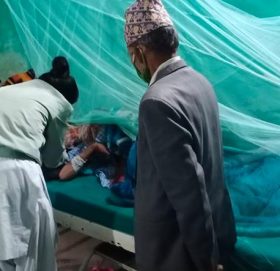 बाजुरामा आगोले जलेकि मुश्लिम महिला उपचार अभाबमा अस्पतालमा तड्पदै