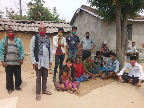 बाजुराको स्वामिकार्तिक खापर गाँउपालिका १६ जना कैलालीमा अलपत्र (अडियो सहित)