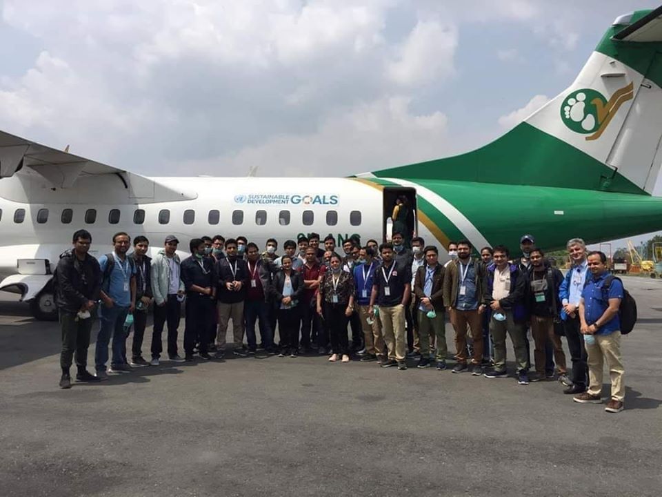 काठमाडौँबाट ३३ जना चिकित्सकको टोली धनगढी पुग्यो