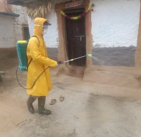 नेपाली सेनाद्धारा बाह्बीसमा किटनाशक औषधी छर्कियो