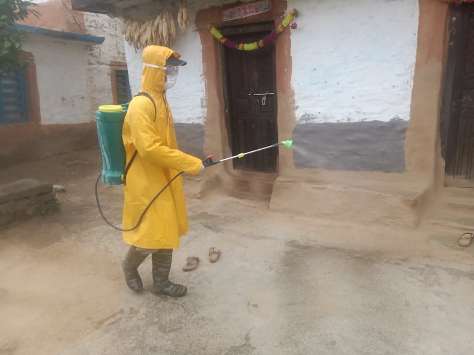 नेपाली सेनाद्धारा बाह्बीसमा किटनाशक औषधी छर्कियो