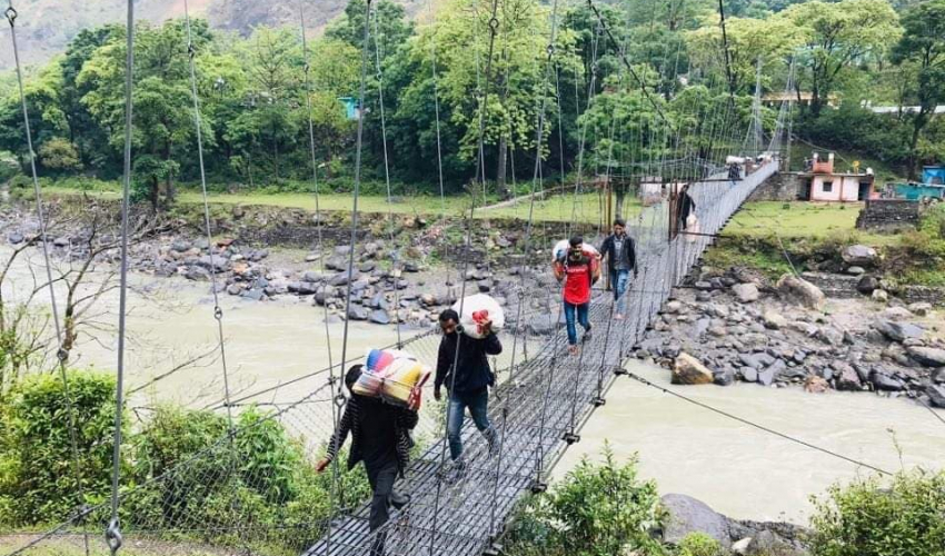 दार्चुलाका दुई नाका भएर ११ सय बढि भित्रिए, उद्धार जारी