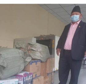 डोटीका नेकपा सांसद आलेमगरले हेलीकोप्टर मार्फत पठाए स्वास्थ्य सामाग्री