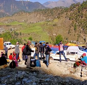 सरकार आफै लकडाउनको उल्लंघन गर्दै, बाजुरा पठाउने काम रोकिएन