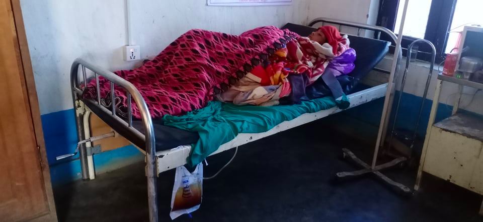 रुखबाट लडेर मेरुदण्ड भाच्चिएकि महिलाको उपचारमा आर्थिक अभाब