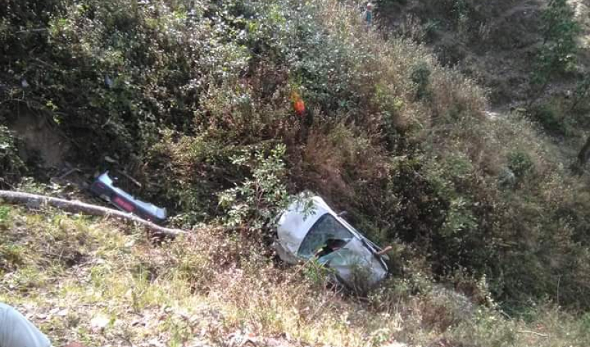 ब्रेक्इङ न्युज : धनगढी जादै गरेको कार डोटीमा दुर्घटना, ६ घाईते