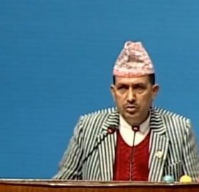 स्वास्थ्यमन्त्रीको बोली एउटा, वास्तविकता अर्कै