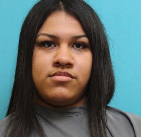 कोरोनाभाइरस फैलाउँछु भनेर धम्की दिने युवती पक्राउ