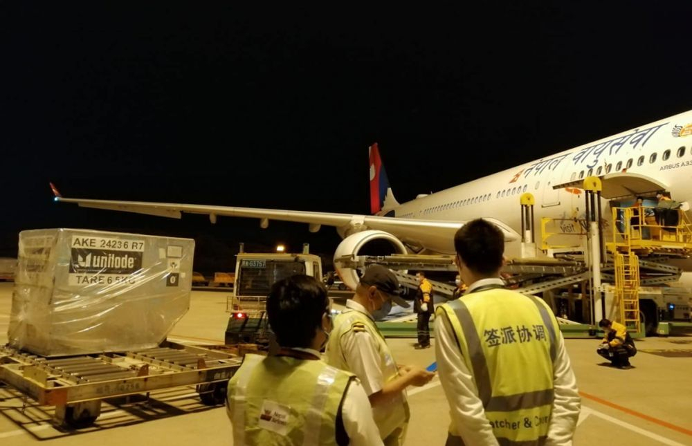 स्वास्थ्य सामग्री खरिदमा अर्को बदमासी : सम्झौताभन्दा २५ हजार बढी किट ल्याएपछि भन्सारमै रोकिएको खुलासा