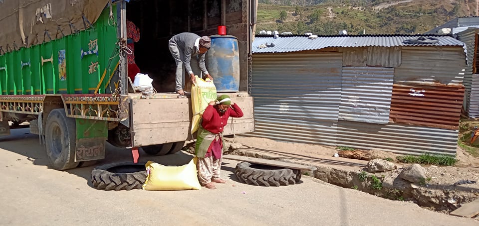 तीन चरणमा लकडाउन खुकुलो पार्ने सरकारको निर्णय, बिहीबारदेखि के-के खुल्न पाउने?