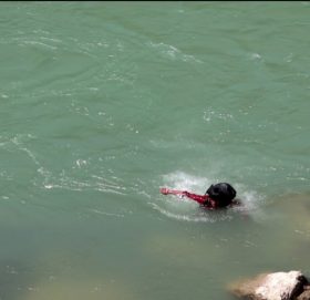 तीन दिनमा ११ जनाले महाकालीमा हामफालेर नेपाल आए