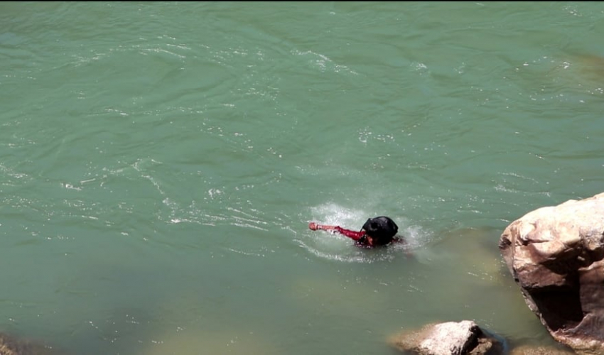 तीन दिनमा ११ जनाले महाकालीमा हामफालेर नेपाल आए