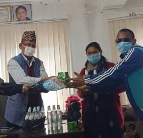 बडिमालिका नगरपालिकाद्धारा पत्रकारलाई सुरक्षा सामाग्री सहयाेग