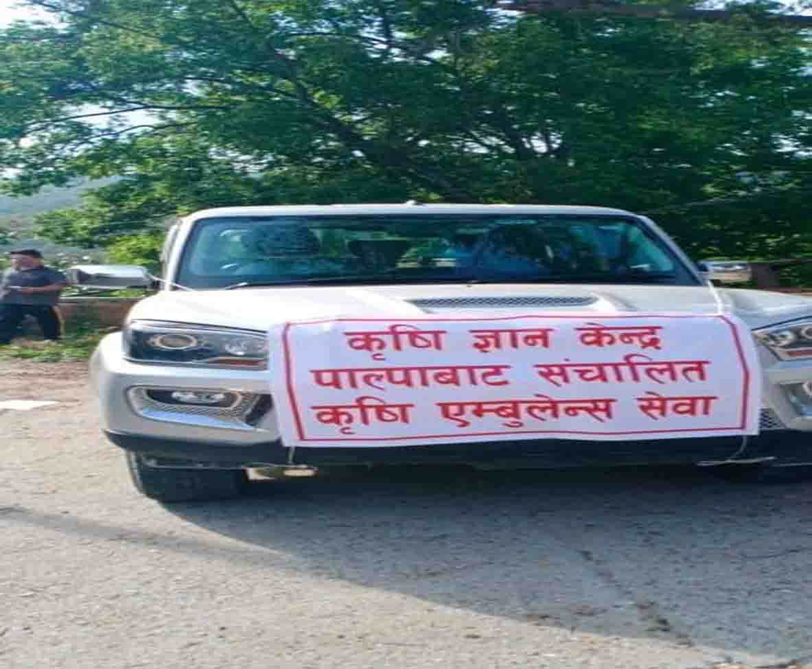 पाल्पामा कृषि एम्बुलेन्सबाट उपभोक्ताको घर घरमा तरकारी पु¥याइदै