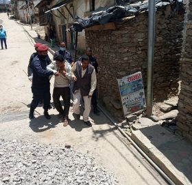 वडाअध्यक्ष सहित दुई जना मदिरा सेवन गरी होहल्ला गरिरहेको बेला पक्राउ