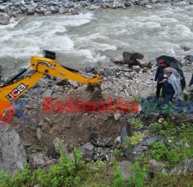 कोरोना बाट मृत्यु भएकि वालिकाको शब ब्यबस्थापनमा नगर प्रमुख बडुवाल आफै पुगे