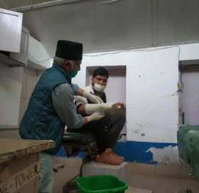 डडेल्धुरामा दुई महिना निःशुल्क सेवा दिएर बझाङ पुगे डा गोविन्द केसी