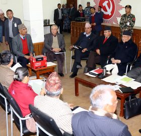 केपी ओलीले पार्टी अध्यक्ष र प्रधानमन्त्रीमध्ये एउटा छाड्नुपर्छ