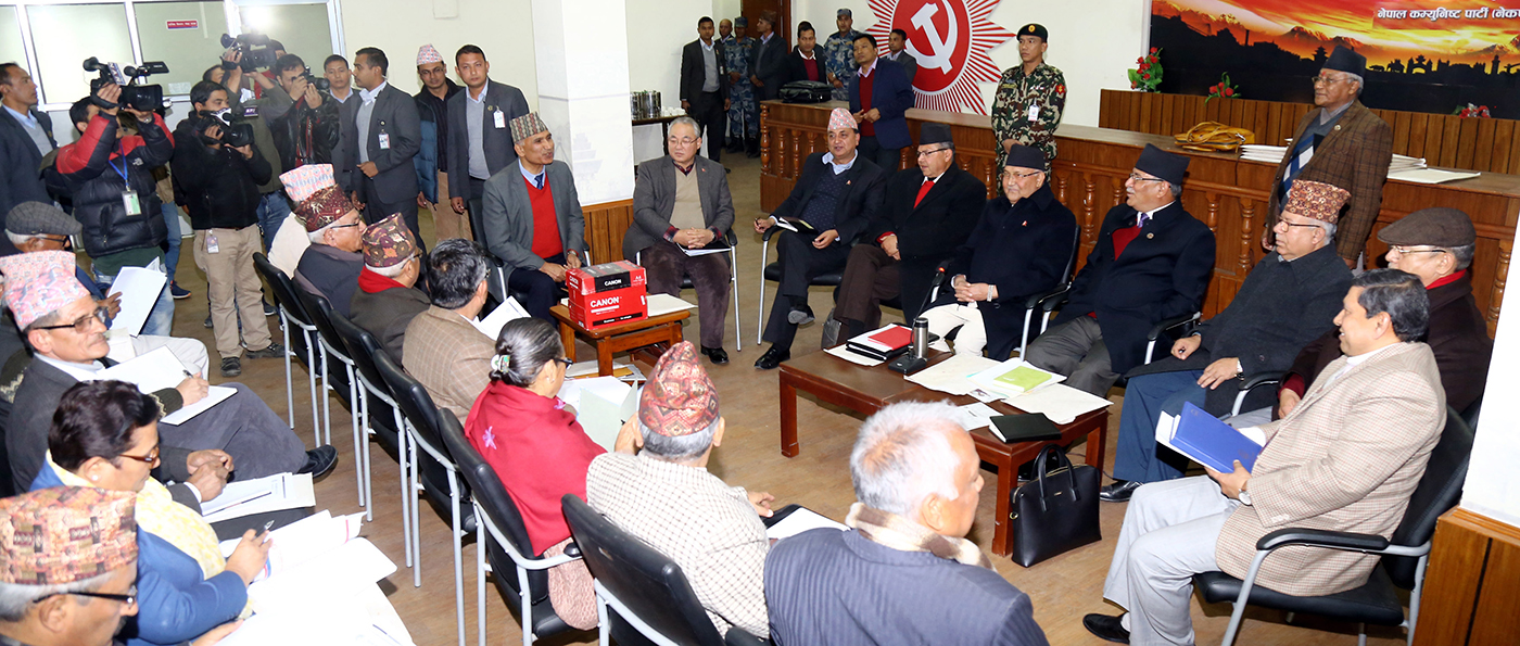 केपी ओलीले पार्टी अध्यक्ष र प्रधानमन्त्रीमध्ये एउटा छाड्नुपर्छ