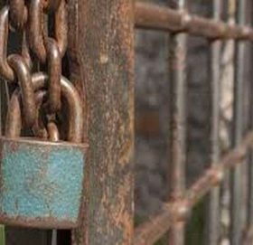 कैलालीमा गुणस्तरहीन चामल वितरण गरेपछि तालाबन्दी