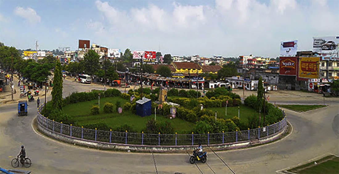 अत्तरियामा अलपत्र मजदुर र विद्यार्थी : तीन दिन भयो खाना पाएका छैनौं, अब कहाँ जाने ?