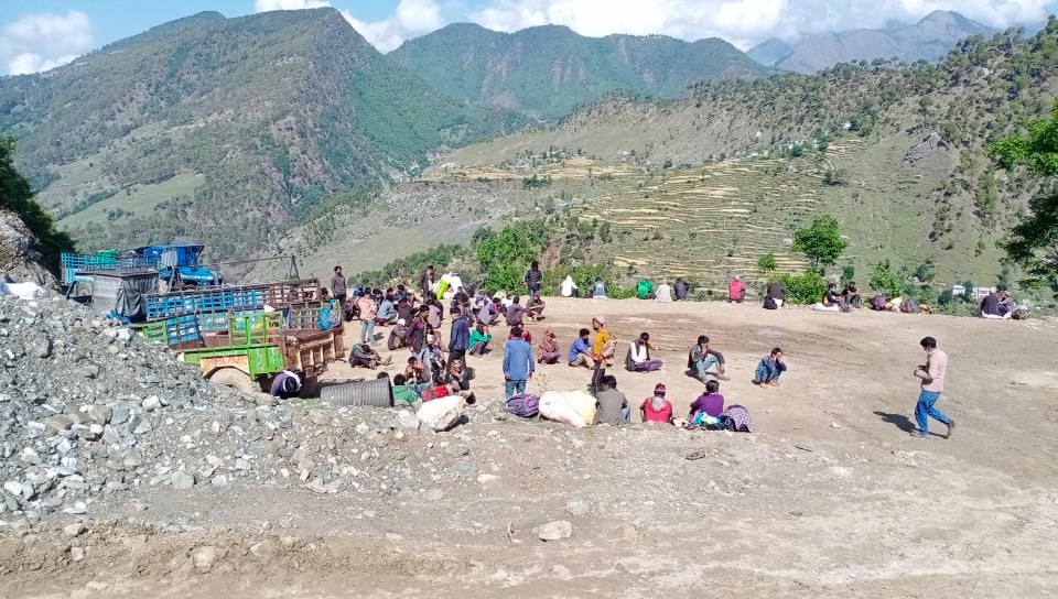 ३५ दिन भारतमा क्वारेन्टाइन बसेपछि आफ्नो घर पुग्दै