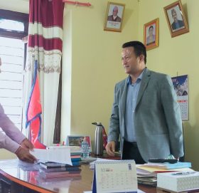 लकडाउनले पारेको असरबारे प्रतिवेदन कानुन मन्त्री प्रकाश शाहलाई बुझाइयो