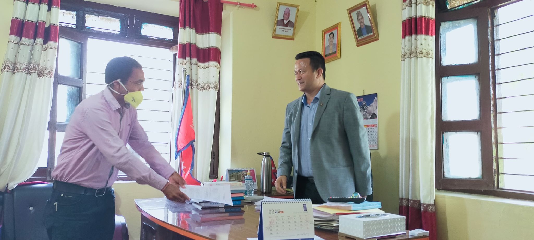 लकडाउनले पारेको असरबारे प्रतिवेदन कानुन मन्त्री प्रकाश शाहलाई बुझाइयो