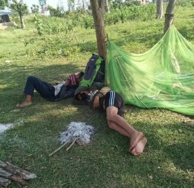 बाजुराका १५ जना नेपाल भारत सिमामा अलपत्र रोग भन्दा भोकले मरिने भयो पानी समेत नपाएका उनीहरुकाे गुनासाे