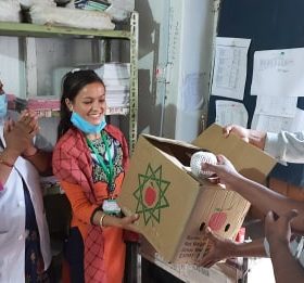 जन्मदिनको अबसरमा साहित्यकर्मी शाहीले बिरामीलाई फलफुल र सरसफाई सामग्री दिए मनाईन ।