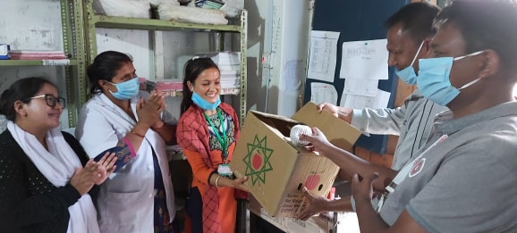 जन्मदिनको अबसरमा साहित्यकर्मी शाहीले बिरामीलाई फलफुल र सरसफाई सामग्री दिए मनाईन ।