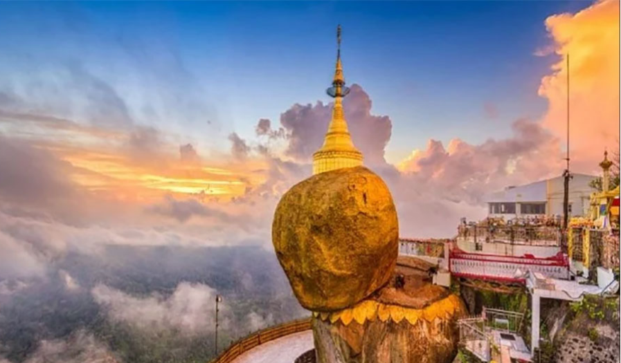 महिलाले छुन नमिल्ने रहस्यमय गोल्डेन रक