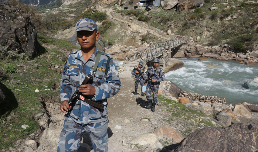 दार्चुलाको छाङरुमा सशस्त्र प्रहरी : दृढ सङ्कल्पका साथ सीतापुलबाट सीमा गस्ती