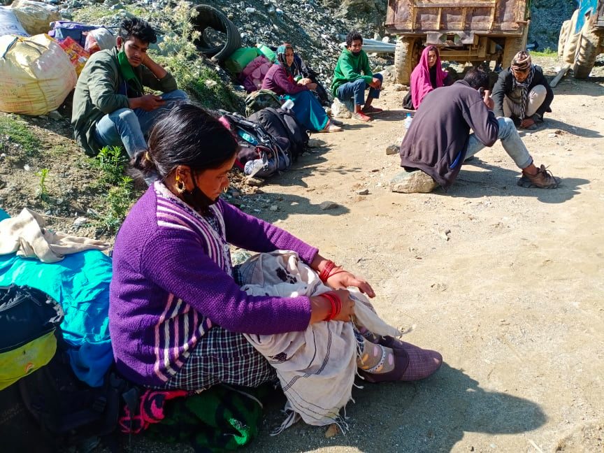 पाठेघर बाट रगत बग्दै महिलाको पिडा : भारतमा क्वारेनटाइन देखि घरको यात्रामा