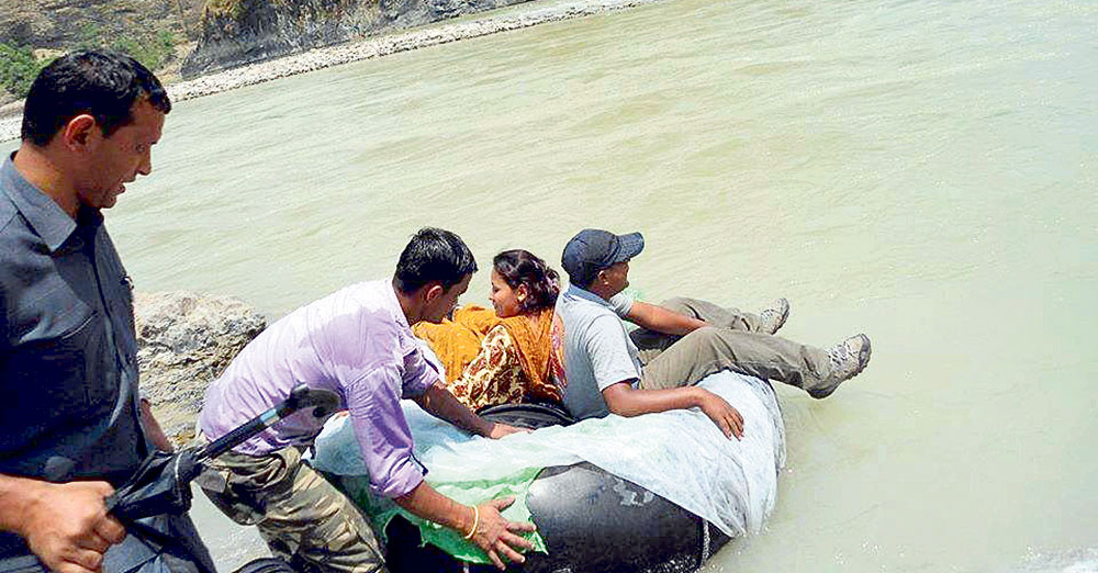 अझै ट्युबमा महाकाली तरेर आउँदै