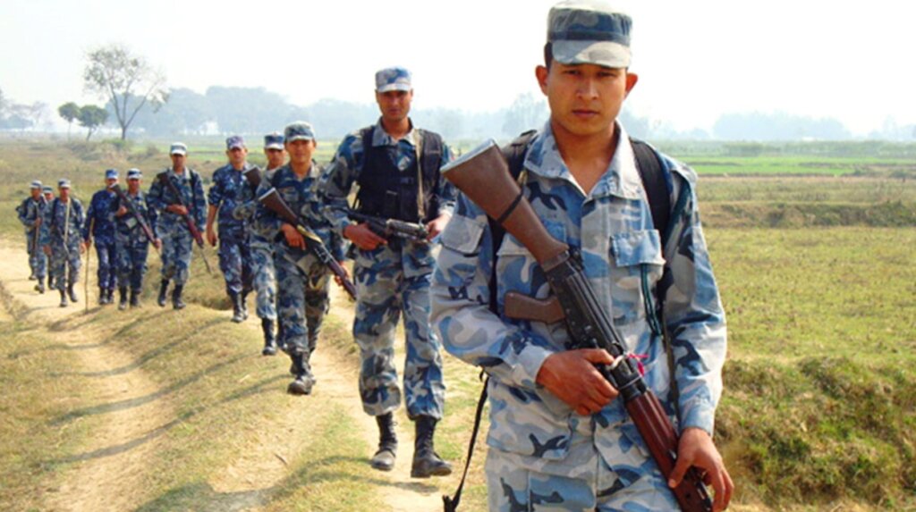 झापामा सयौं भारतीय नेपाल प्रवेश गर्न खोजेपछि सशस्त्र प्रहरीद्वारा हवाइ फायर, भारतीयहरु भागे