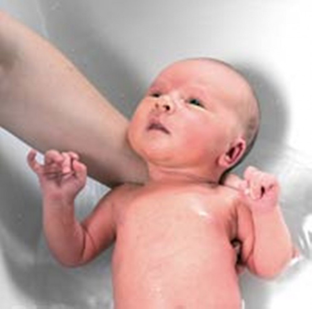 बाजुरामा एक महिलाले क्वारेन्टाइनमै बच्चा जन्माइन