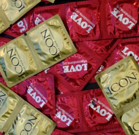 लकडाउनको बेला सित्तैमा कण्डम डेलिभरी गर्न थालियो