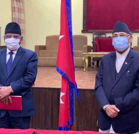 प्रधानमन्त्री ओलीले मनाए १२ औँ गणतन्त्र दिवस, प्रचण्डले मनाए १३ औँ