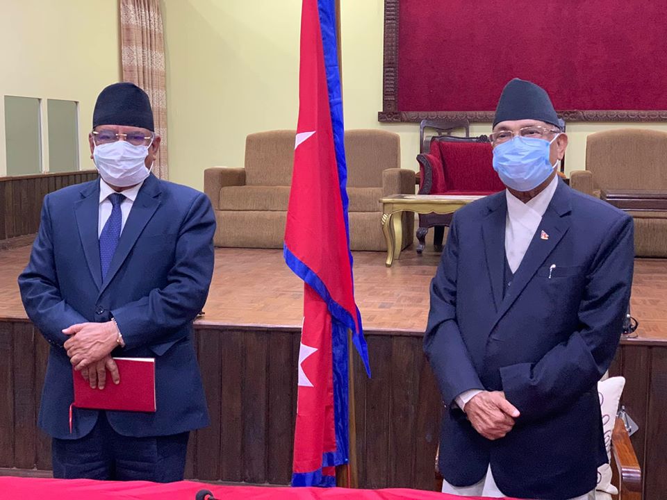 प्रधानमन्त्री ओलीले मनाए १२ औँ गणतन्त्र दिवस, प्रचण्डले मनाए १३ औँ