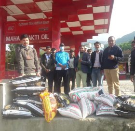 सांसद थापाले काठमाडाैमा विद्यार्थीलाइ खाद्यन्न सहयोग