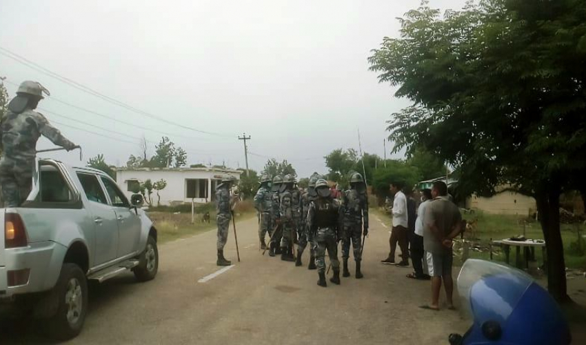 भारतमा रहेका परिवारका सदस्यलाई फर्काउन कञ्चनपुरमा प्रदर्शन