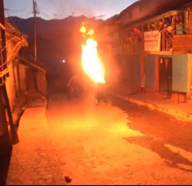 सीमा अतिक्रमणको विरोधमा नेविसंघले जलायो प्रधानमन्त्रीको पुत्ला