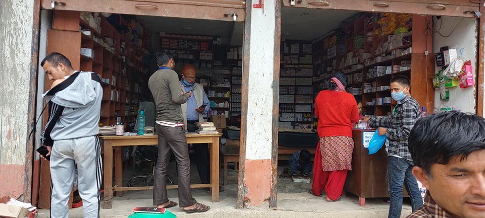 अफिस नगएर आफ्नो मेडिकल चलाउदै स्वास्थ्य कार्यालयका यादब